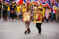 430-thai-yellow-shirts